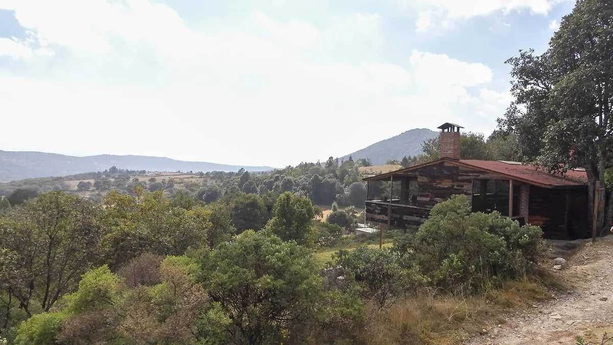 Las cabañas del Rancho Calixto se encuentran en las faldas del cerro de La Cruz, a 10 minutos del centro de Amealco.